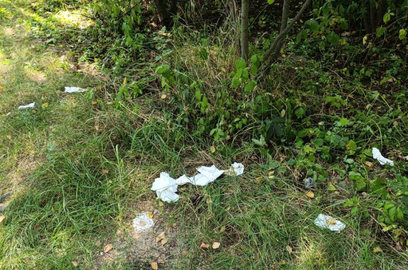 Veřejné WC,kde se přechází u řeky in line dráha 