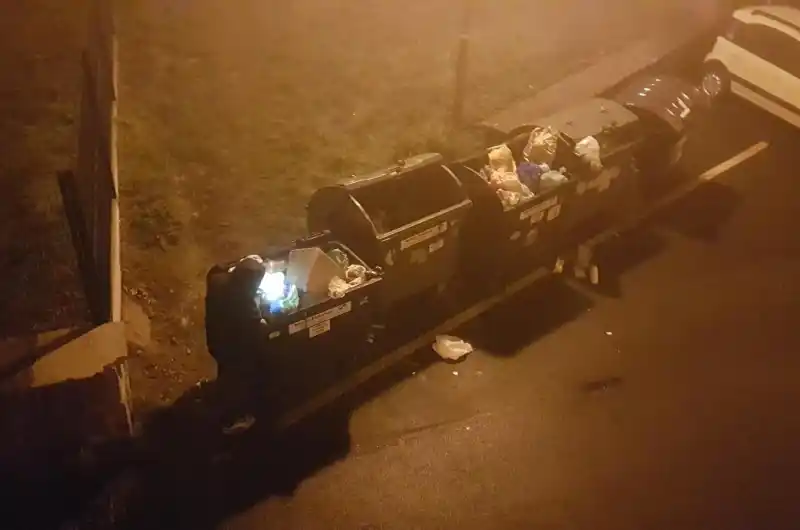 neustálý nepořádek a rušení nočního klidu bezdomovci