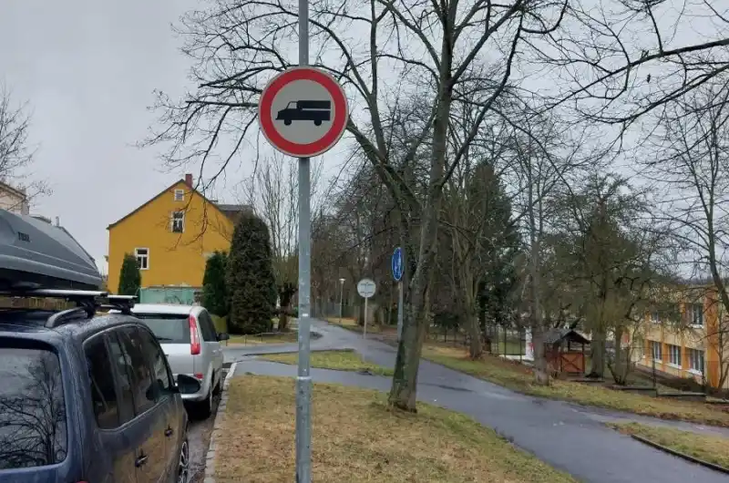 stávající dopravní značení