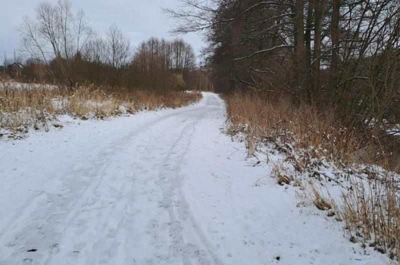 hrozí nebezpečí uklouznutí a zranění, nesjízdné pro kolo nebo kočárek