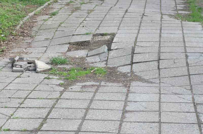 Rozbité dlaždice