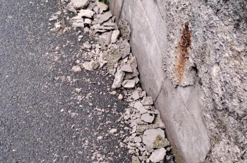 Chodník také potřebuje čištění