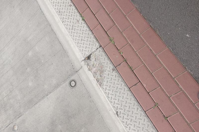 Vydrolený okraj nàstupiště