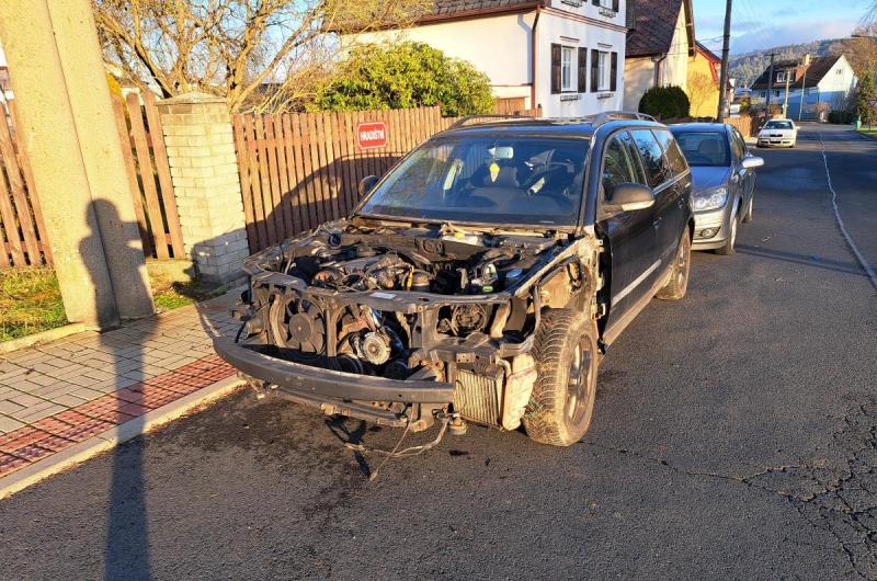 Otevřená kapota - nebezpečí pro děti