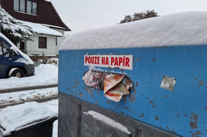 Přeplněný kontejner