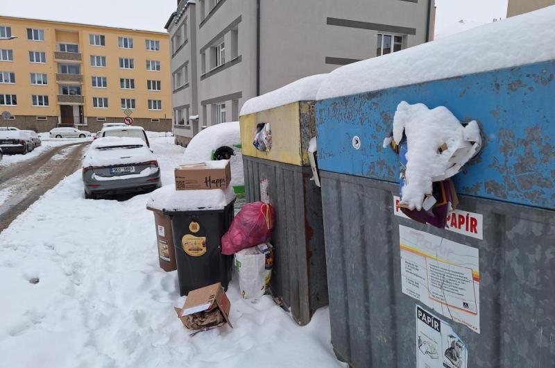 Přeplněný kontejner