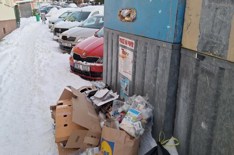 Přeplněný kontejner