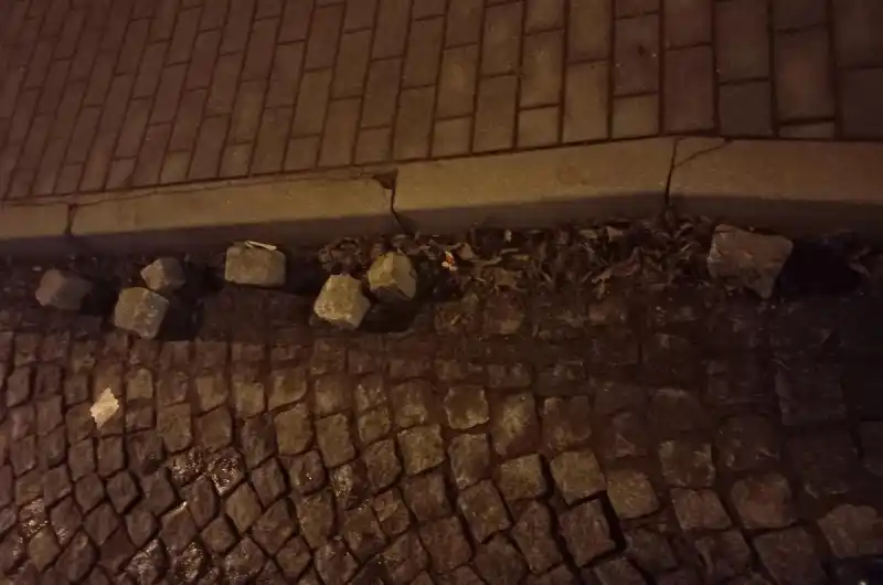 Kostky u obrubníku 