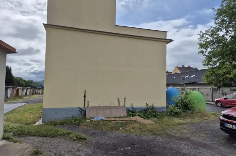 Nepořádek - odložené desky