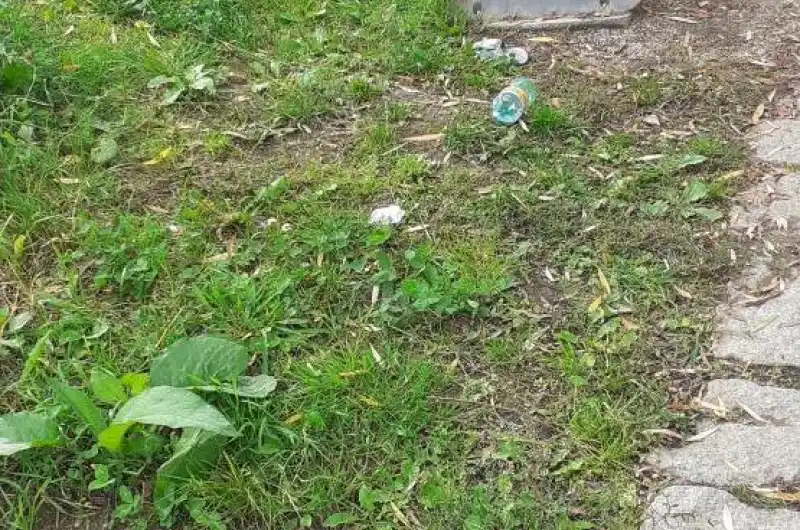 lavička nad rybníčkem 