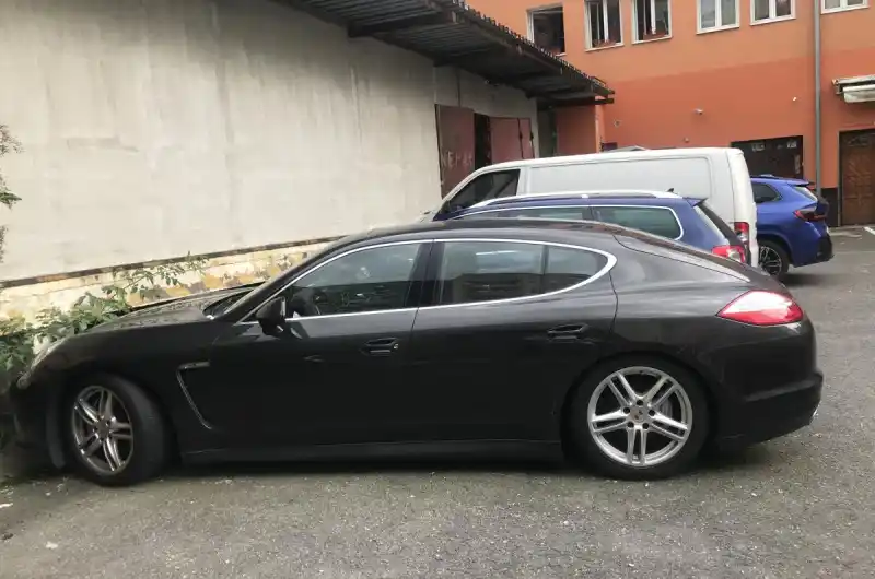 Auto bez značky