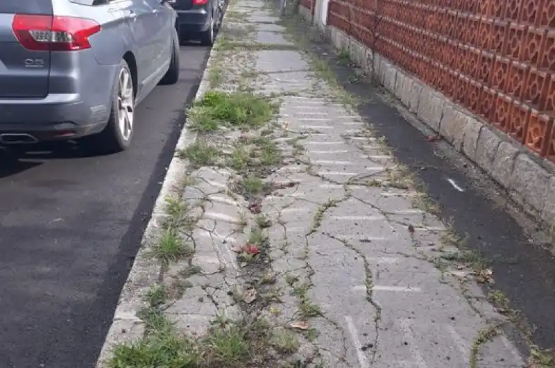 Chodníky v Květinové ulici