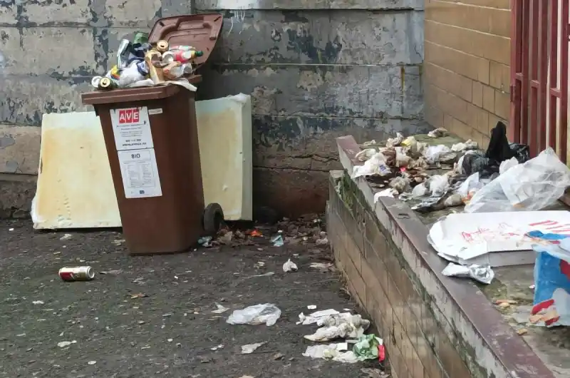Foto odpadků a ukradené popelnice