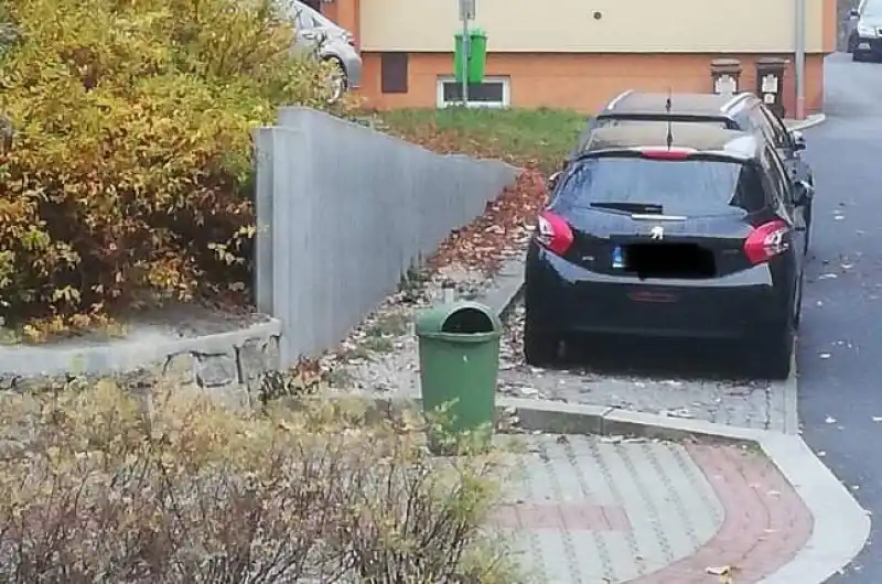 Koš protější chodník 