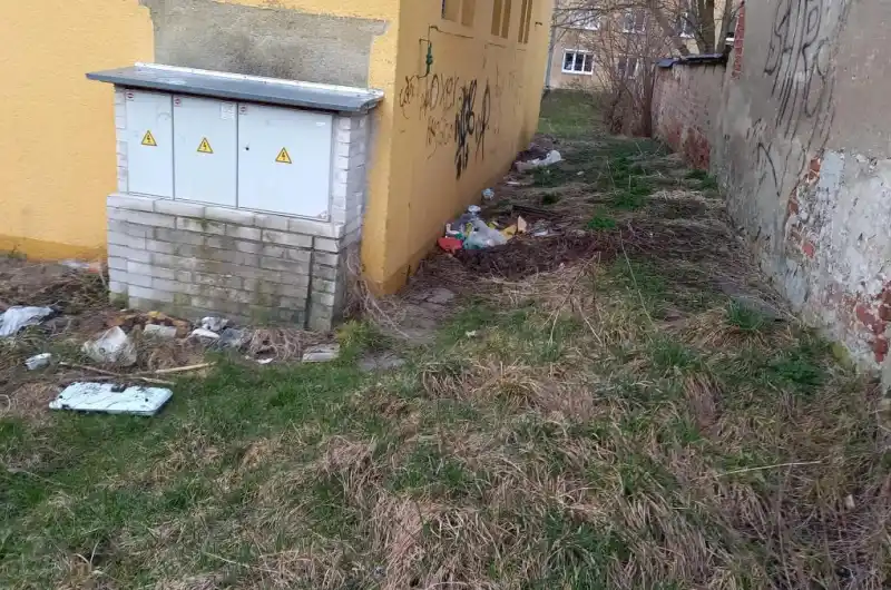 současný stav za trafost.v Lipové ul.
