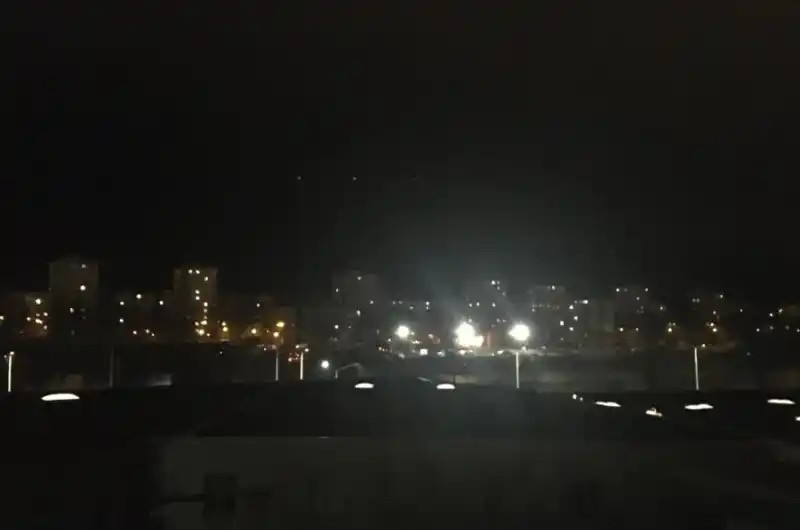 světla z parkoviště u Dolního nádraží
