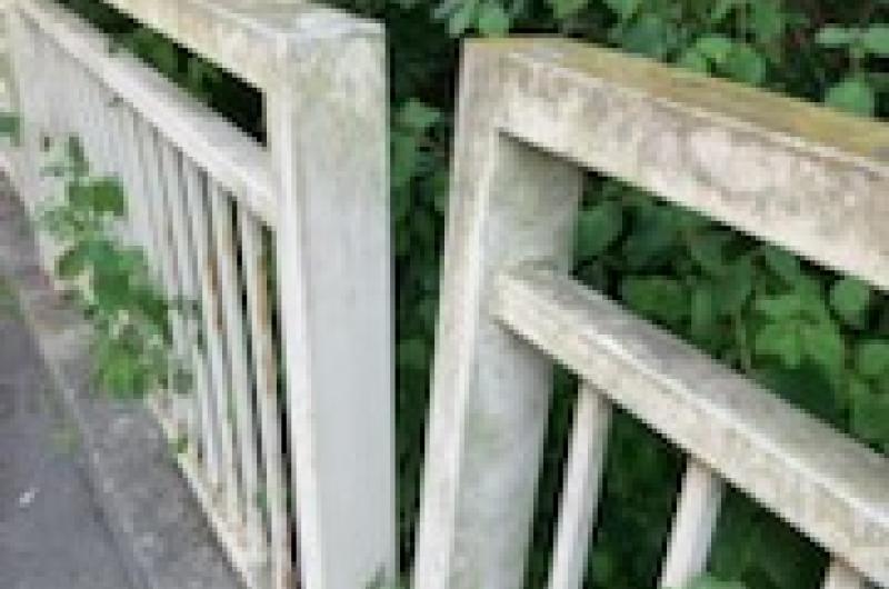 padající zábradlí 