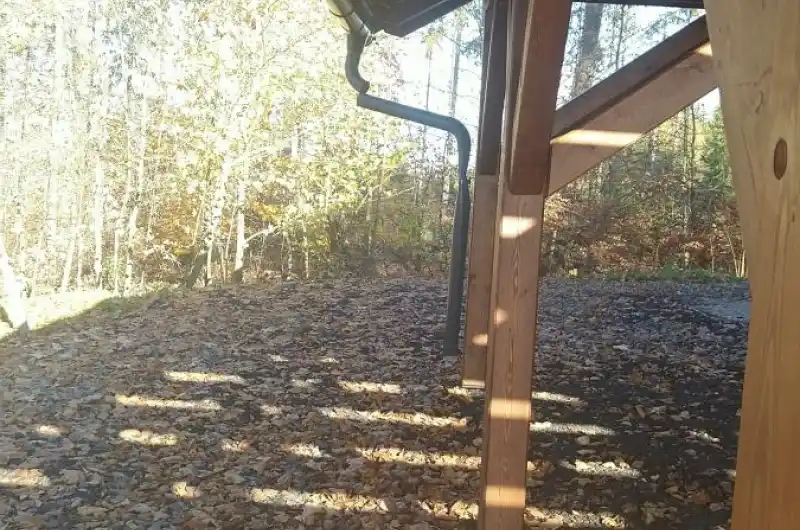 pergola u rozhledny - zničený okap