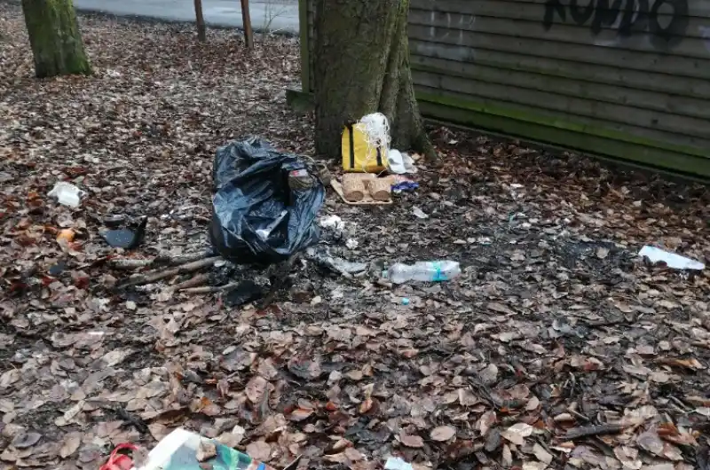 Ohrada, naučná tabule nad Magistrátem KV