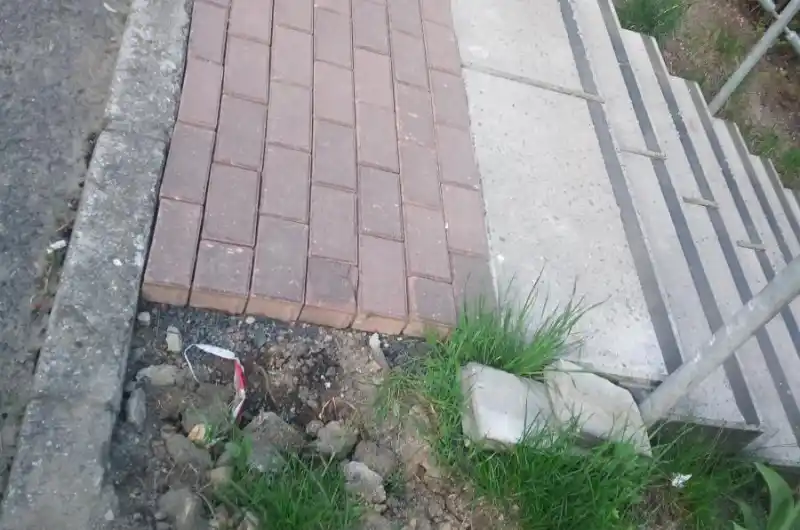 zámková dlažba u schodiště