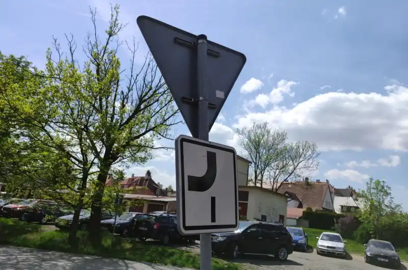 Otočená dodatková tabulka