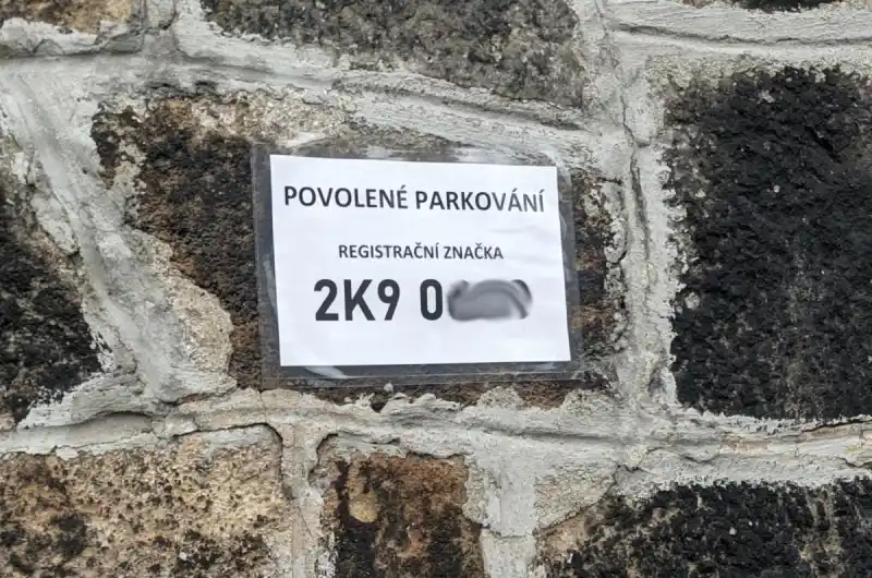 Parkování Na Vyhlídce pod bývalou školkou