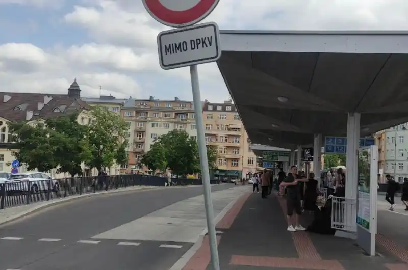 Nakloněná dopravní značka