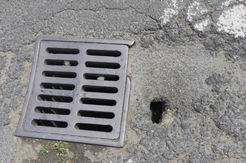 Propadlina vedle kanálu