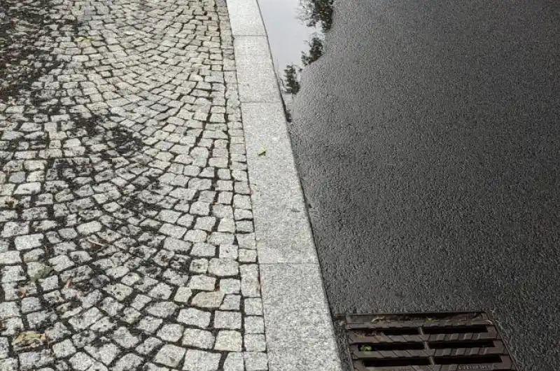 louže u kanálu