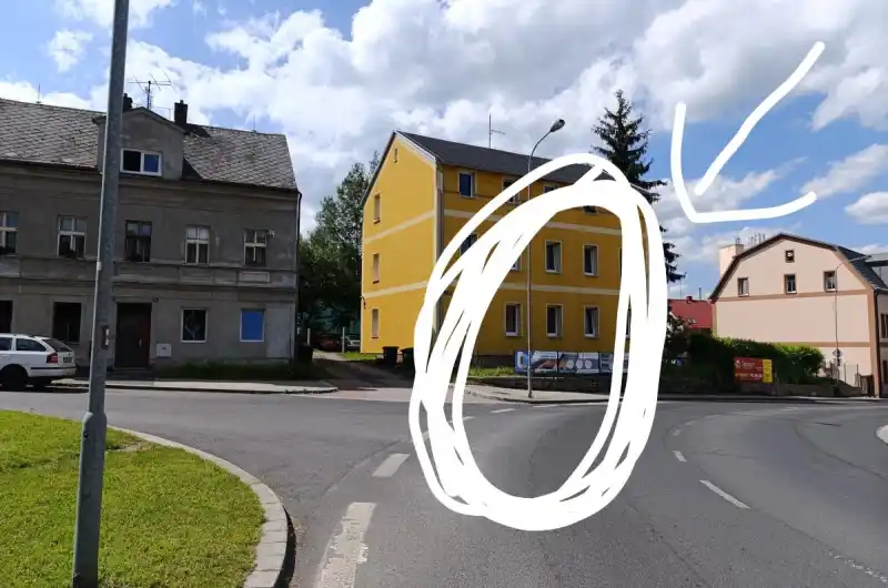 Niekde tu by sa to zrcadlo hodilo, aby bol prehľad zdola
