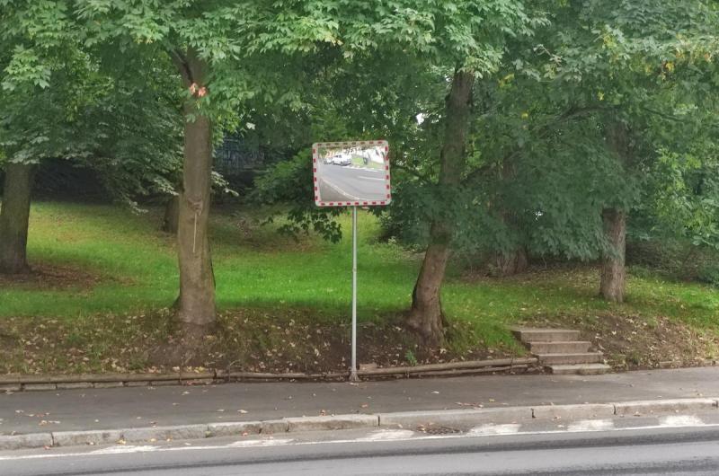 Zrcadlo Moskevská × Wolkerova