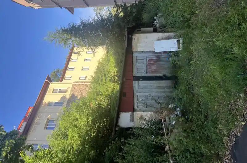 Nepořádek a špatně průjezdné ulice v lokalitě NEBOZÍZEK