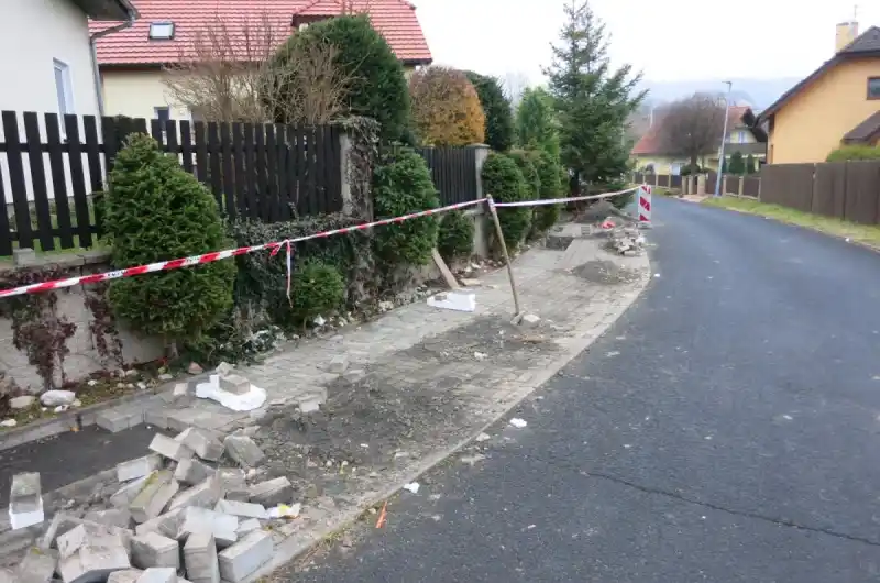 Parkoviště v Šípkové, obytná zóna. 1