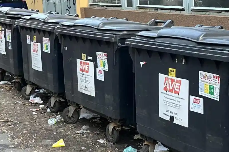 Odpadky na zemi