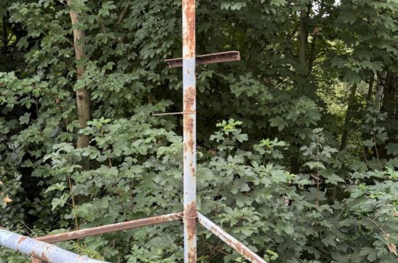 Staré stojany na značky asi 10 let prázdné 