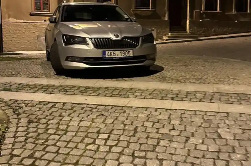 Parkovani chodnik