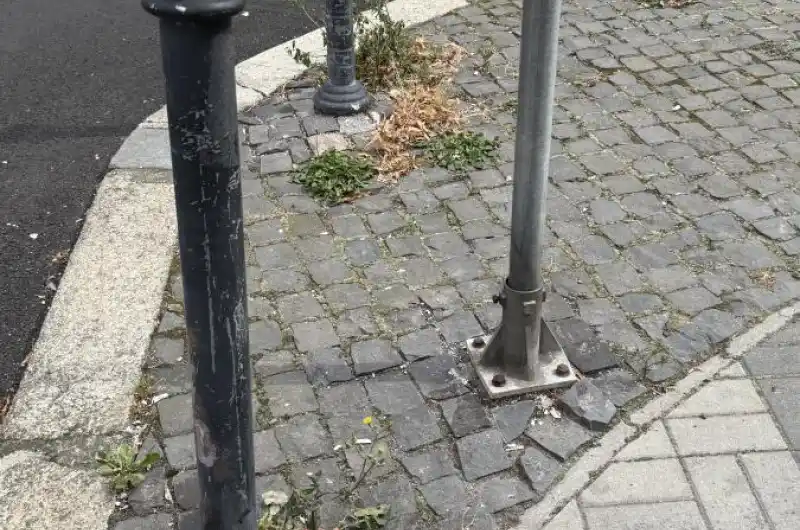 Plevel úplně všude, skoupky rezave