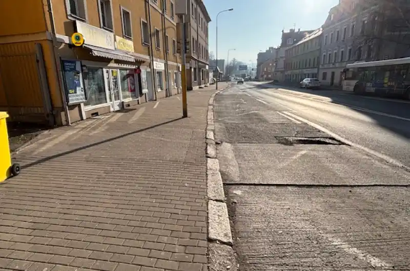 Propadlá silnice