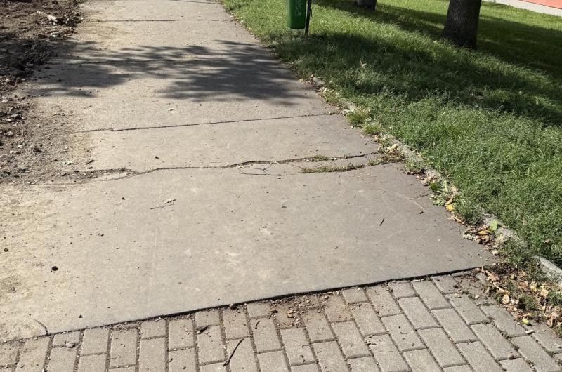 Chodník je špatný 