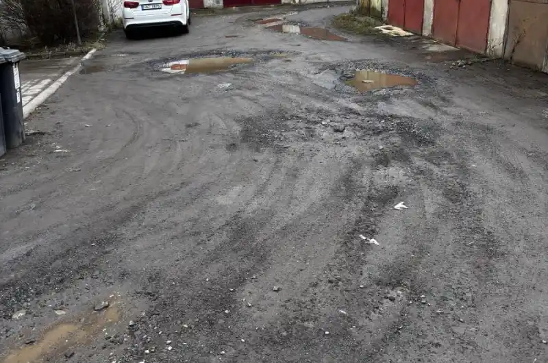 Výtluky, nános bláta
