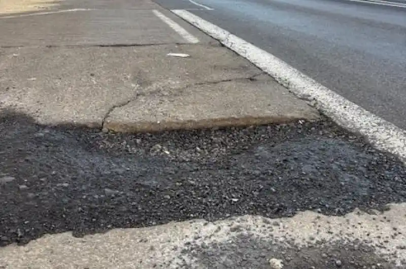 Propadlá silnice