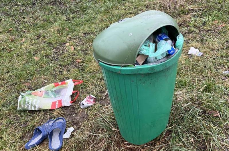 Obchod nemá svoji popelnici