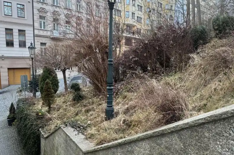 pohled ze schodů u KGM