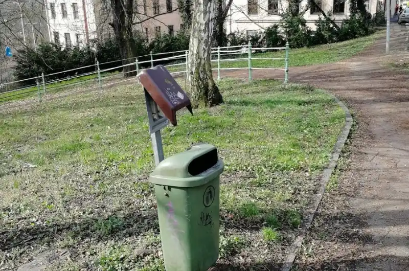 https://mmkv.cz/sites/default/files/styles/thumbnail/public/zavady/Odpadkov%C3%BD%20ko%C5%A1%20u%20parku%20nad%20MM2.jpg?itok=-rDiMFna