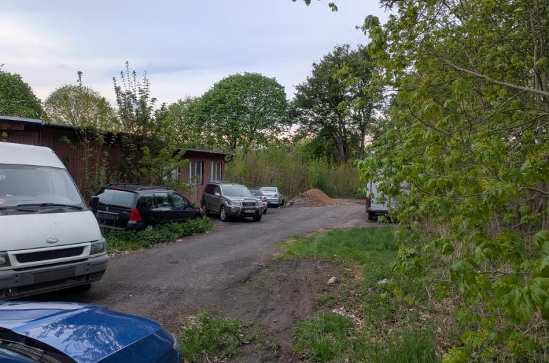 vše v lesíku u ulice Úvalská 607/8