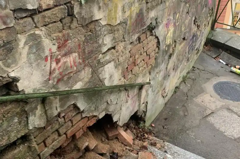 Schody od  hlavní pošty do ulice Krále Jiřího