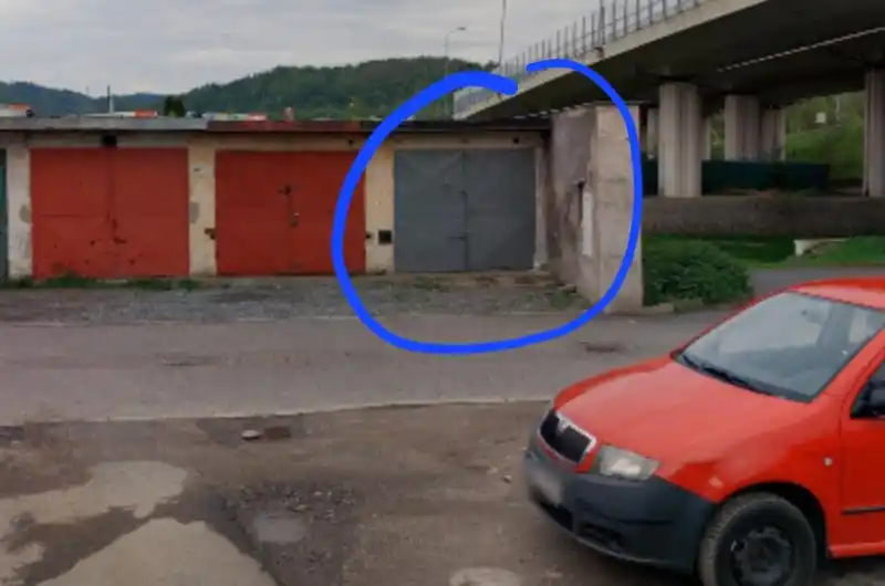 Druhá obývaná garáž