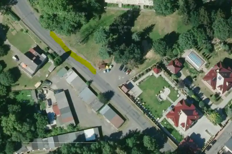 Výtluky viz,. žluté značení.