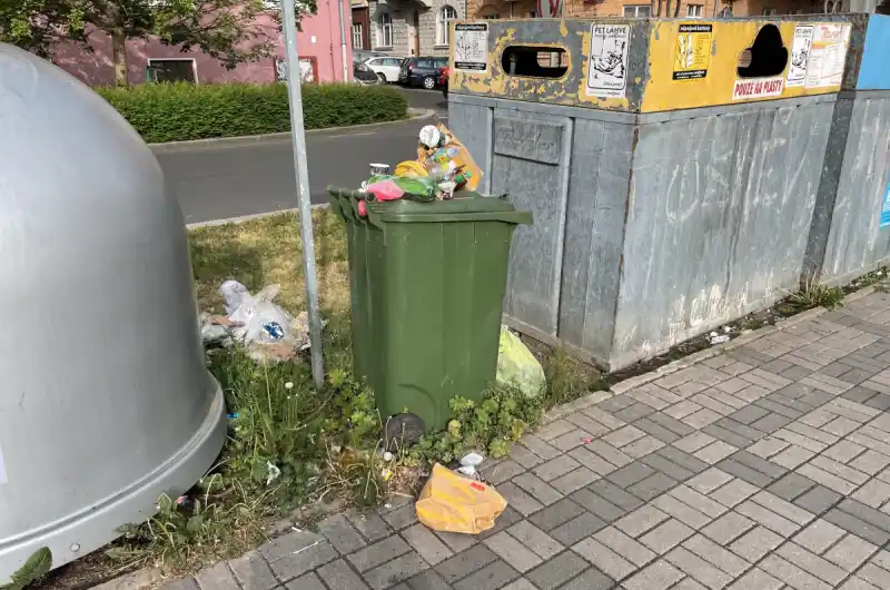 Popelnice na olej