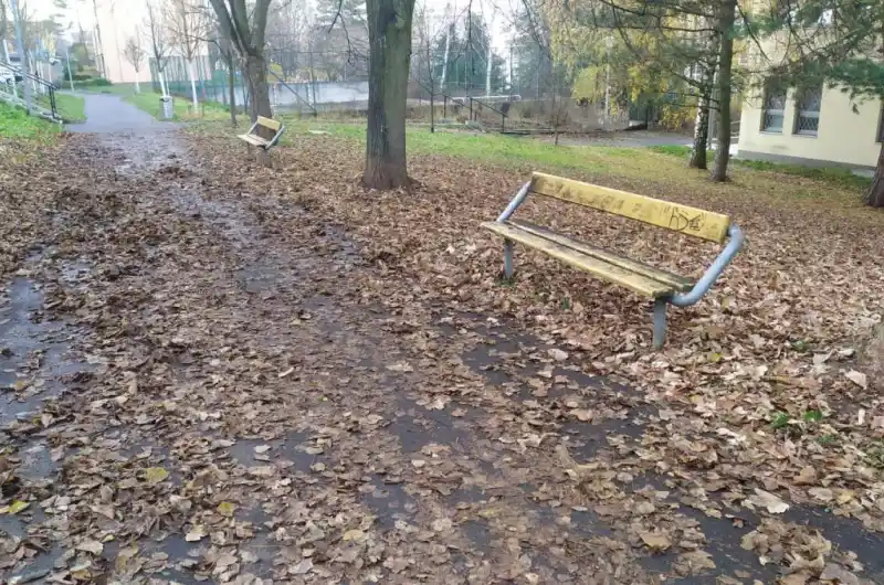 St. Role - cesta nad poštou